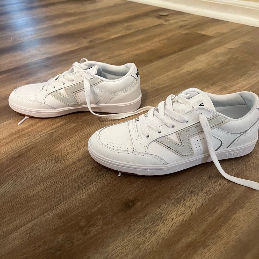 Vans - brand new- Lowland ComfyCush Leather
Shoe